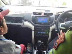Diantar Polisi, Bocah SD di Gresik yang Tersesat Jalan Pulang Akhirnya Bertemu Orang Tuanya