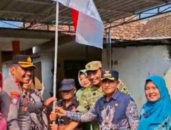 Serentak Jelang HUT RI Ke-81, Polsek Bangil Kerahkan Personel Bersama Tiga Pilar Bangkitkan Nasionalisme Lewat Gerakan Bendera Merah Putih