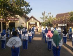 Terapi Ling Tien Kung: Cara Unik Bhabinkamtibmas Polres Blitar Bikin Warga Makin Sehat dan Kompak