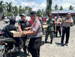 Aksi Humanis Polres Bondowoso, Berbagi Air Minum Gratis untuk Warga Antre di SPBU